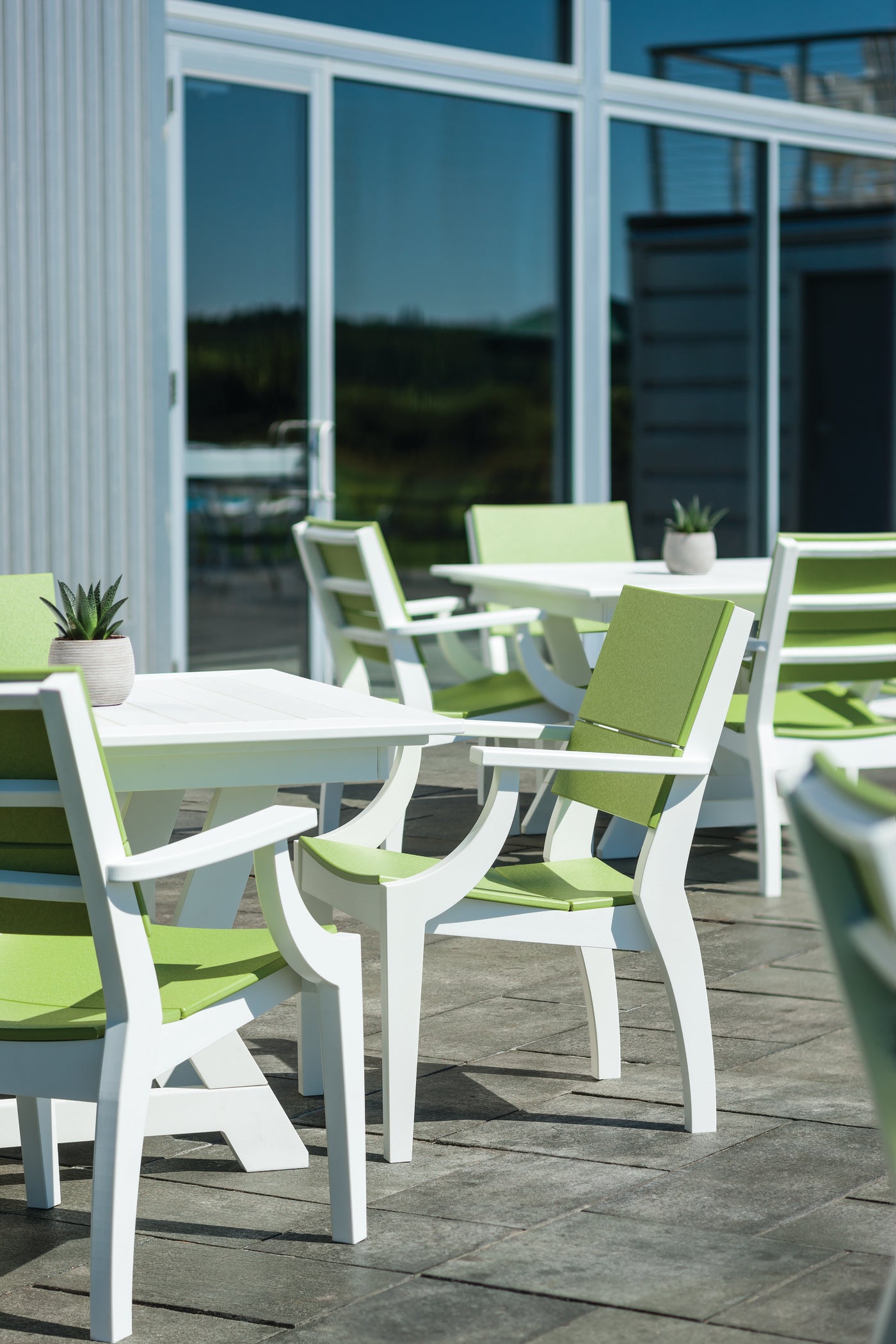 Seaside Casual SYM 44" Dining Table – Modern Outdoor Dining