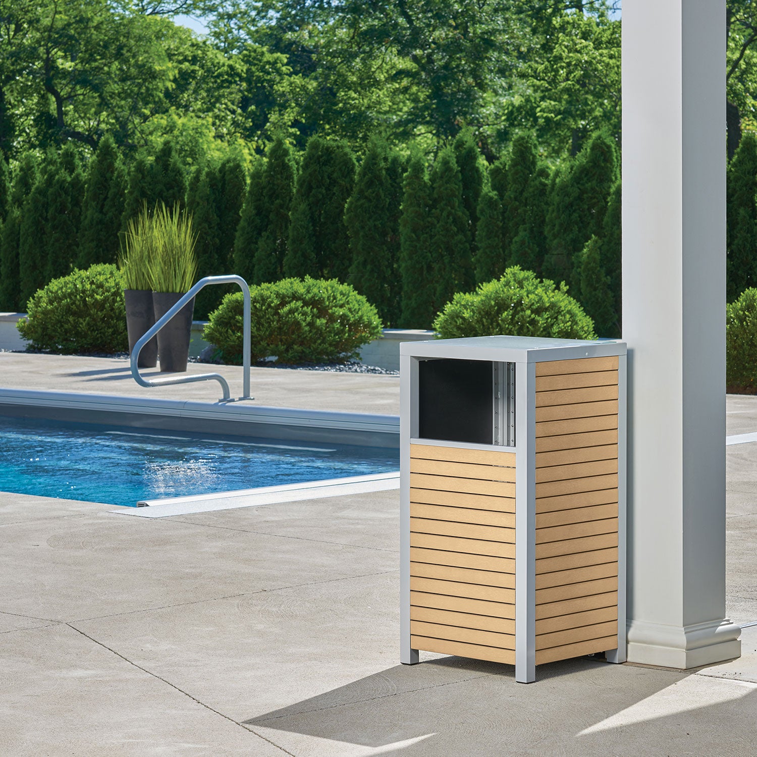 Oxford Garden Travira Modular Valet Receptacle Base – Flint Frame with Tekwood Slats